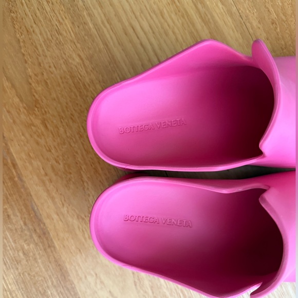 Bottega Veneta Pink Rubber Clogs - Picture 4 of 6
